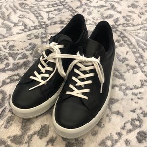 Ecco Sneakers